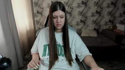 Snapshot of elisa_kollin chatting on 7, 4, 2026 Aletta Oushen online show from 7, 4, 2026