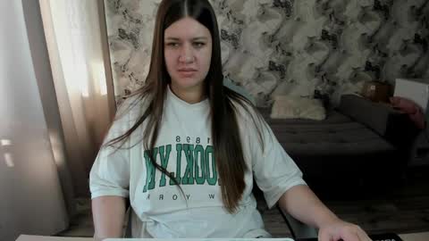 Snapshot of elisa_kollin chatting on 8, 4, 2026 Aletta Oushen online show from 8, 4, 2026