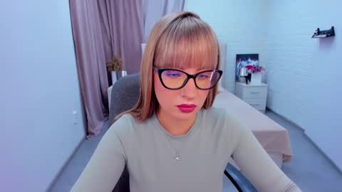 Snapshot of elisabethmills chatting on 8, 1, 2025 Elisabeth online show from 8, 1, 2025