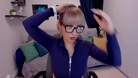 Snapshot of elisabethmills chatting on 16, 1, 2025 Elisabeth online show from 16, 1, 2025