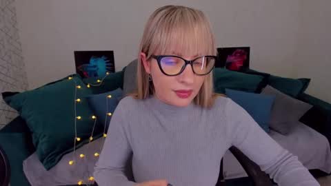 Snapshot of elisabethmills chatting on 2, 2, 2025 Elisabeth online show from 2, 2, 2025