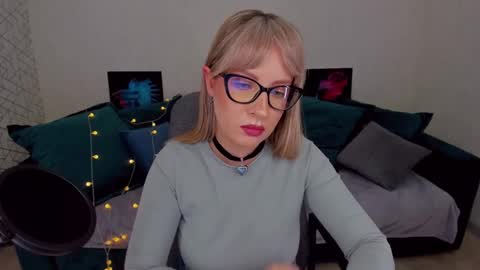 Snapshot of elisabethmills chatting on 3, 2, 2025 Elisabeth online show from 3, 2, 2025