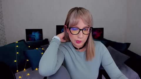 Snapshot of elisabethmills chatting on 4, 2, 2025 Elisabeth online show from 4, 2, 2025