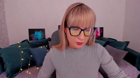 Snapshot of elisabethmills chatting on 6, 2, 2025 Elisabeth online show from 6, 2, 2025