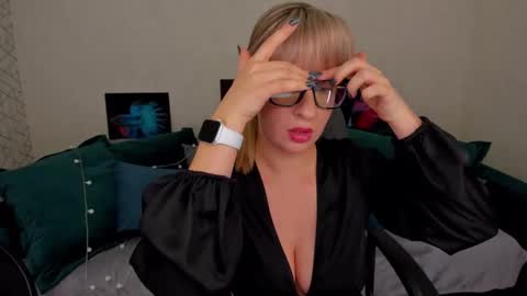 Snapshot of elisabethmills chatting on 6, 2, 2025 Elisabeth online show from 6, 2, 2025