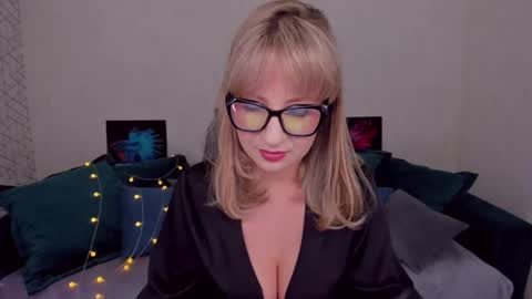 Snapshot of elisabethmills chatting on 7, 2, 2025 Elisabeth online show from 7, 2, 2025