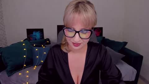 Snapshot of elisabethmills chatting on 7, 2, 2025 Elisabeth online show from 7, 2, 2025