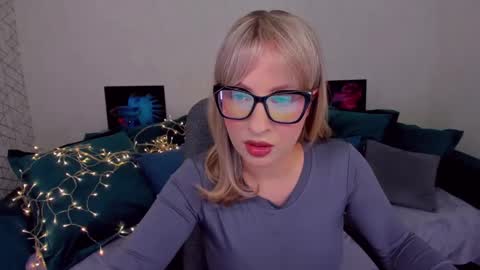 Snapshot of elisabethmills chatting on 10, 2, 2025 Elisabeth online show from 10, 2, 2025