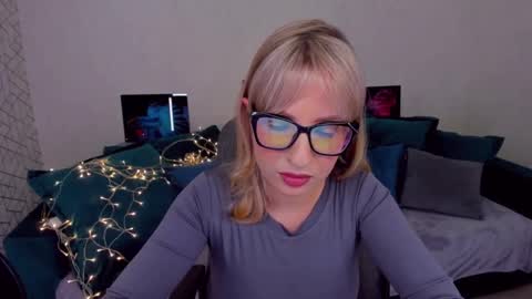 Snapshot of elisabethmills chatting on 10, 2, 2025 Elisabeth online show from 10, 2, 2025