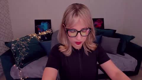 Snapshot of elisabethmills chatting on 18, 2, 2025 Elisabeth online show from 18, 2, 2025