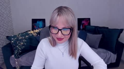 Snapshot of elisabethmills chatting on 21, 2, 2025 Elisabeth online show from 21, 2, 2025