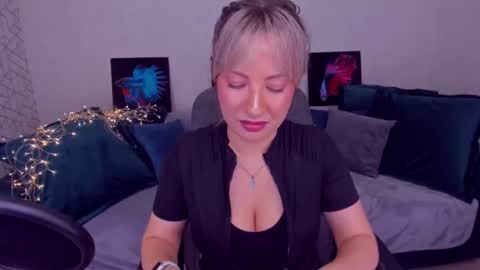 Snapshot of elisabethmills chatting on 24, 2, 2025 Elisabeth online show from 24, 2, 2025