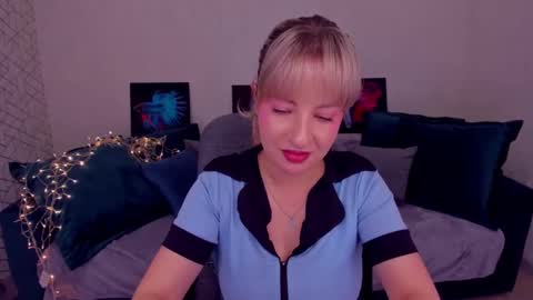 Snapshot of elisabethmills chatting on 1, 3, 2025 Elisabeth online show from 1, 3, 2025