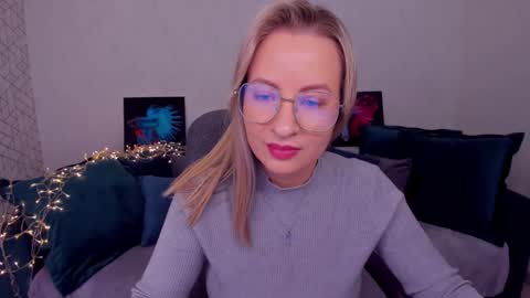 Snapshot of elisabethmills chatting on 5, 3, 2025 Elisabeth online show from 5, 3, 2025