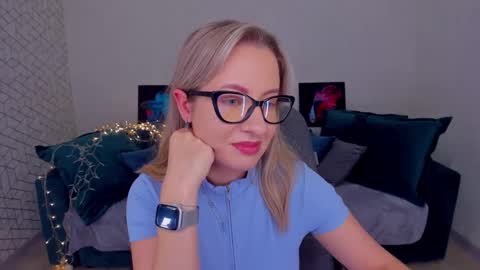 Snapshot of elisabethmills chatting on 10, 3, 2025 Elisabeth online show from 10, 3, 2025