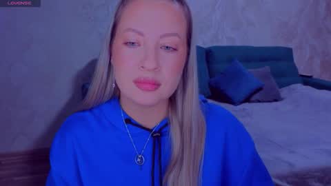 Snapshot of elisabethmills chatting on 13, 10, 2025 Elisabeth online show from 13, 10, 2025