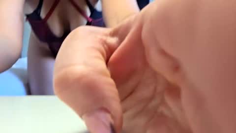 elisehipele online show from 9, 10, 2025