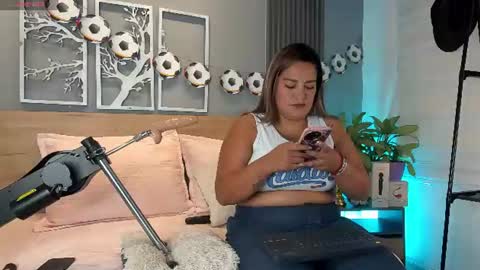 Snapshot of eliseplayboobs chatting on 1, 7, 2026 Elise Play Boobs online show from 1, 7, 2026