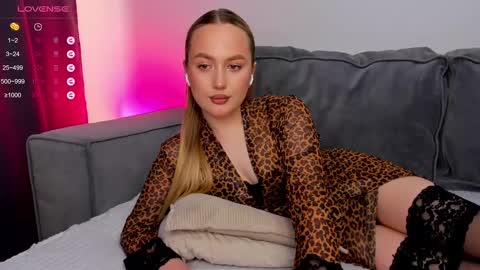 Eliss  online show from 8, 3, 2025