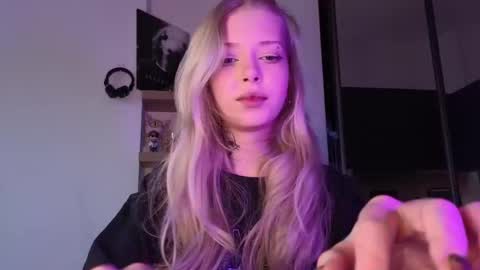 Snapshot of eliza_sadcat chatting on 6, 3, 2026 Elizabeth online show from 6, 3, 2026