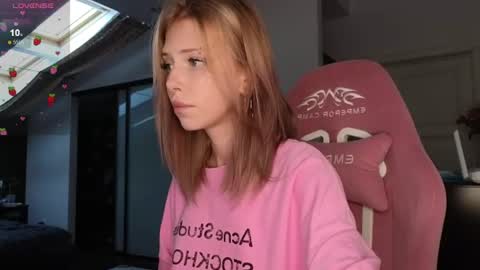 Snapshot of eliza_sadcat chatting on 16, 7, 2026 Elizabeth online show from 16, 7, 2026