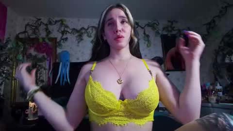 Elizabeth online show from 15, 10, 2025