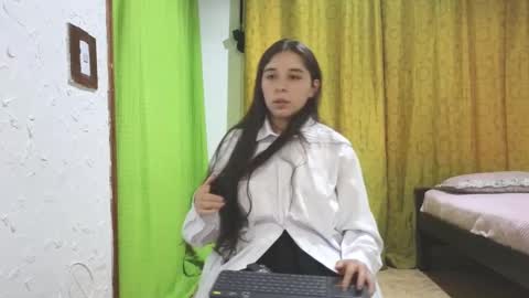 Snapshot of elizabeth_evanz chatting on 6, 1, 2025 elizabeth online show from 6, 1, 2025