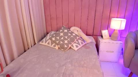 elizabeth_roche online show from 19, 6, 2026