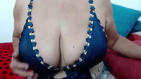 Snapshot of elizabethmiler chatting on 6, 5, 2026 ElizabethMiler online show from 6, 5, 2026