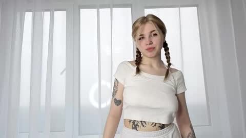 Snapshot of ella_desire chatting on 4, 12, 2025 ella_desire online show from 4, 12, 2025