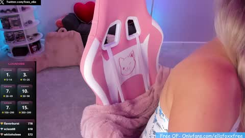 ella_foxx online show from 20, 1, 2025