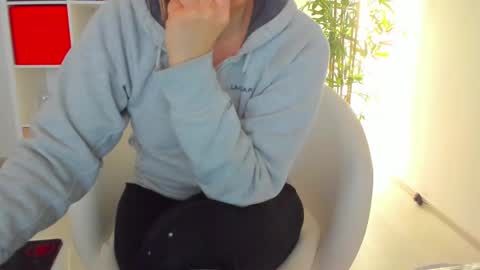 Snapshot of ella_squirt chatting on 6, 3, 2025 ella_squirt online show from 6, 3, 2025