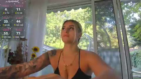 Snapshot of ella_vee chatting on 5, 7, 2026 ella_vee online show from 5, 7, 2026