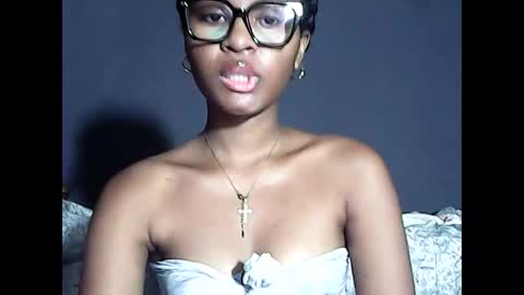 Snapshot of ellah245 chatting on 24, 5, 2026 ellah245 online show from 24, 5, 2026
