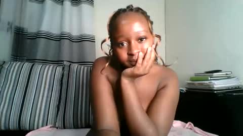 Snapshot of ellah_simone chatting on 25, 5, 2026 ellah-simone online show from 25, 5, 2026
