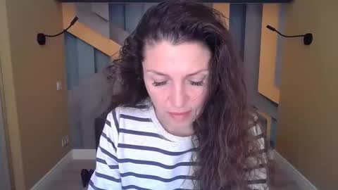 EllaLongs online show from 3, 12, 2025