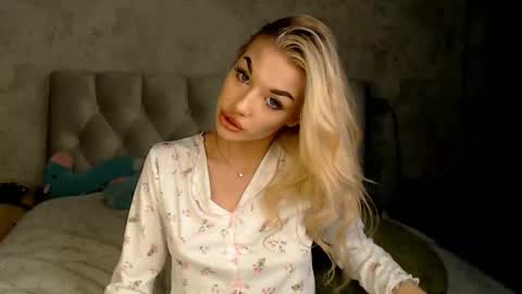 ellamilla online show from 8, 3, 2026