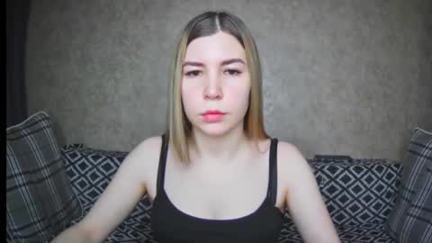 EllaNuar online show from 12, 12, 2024