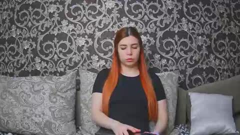 EllaNuar online show from 12, 2, 2026