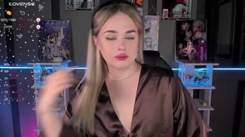 Snapshot of ellensoftt chatting on 6, 11, 2025 Maria online show from 6, 11, 2025