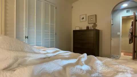 ellie  online show from 25, 2, 2026