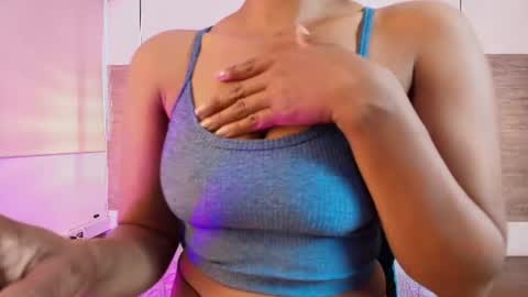 Snapshot of elliee_alves chatting on 3, 7, 2026 elliee_alves online show from 3, 7, 2026