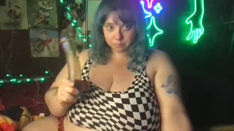Ellie Louise online show from 21, 12, 2024