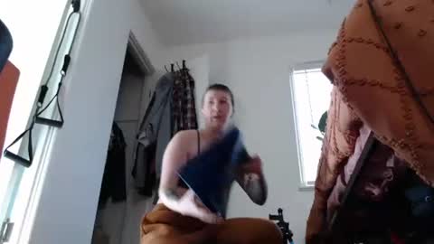 Ellie Rowyn online show from 15, 12, 2025