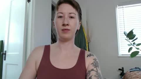 Ellie Rowyn online show from 15, 4, 2026