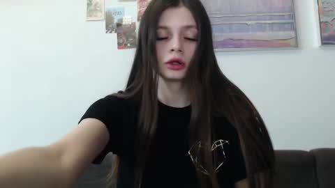 Snapshot of elliewalkersdreamgirl chatting on 4, 3, 2025 Effie1818 online show from 4, 3, 2025