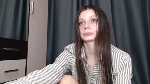 Snapshot of elliewalkersdreamgirl chatting on 24, 10, 2025 Effie1818 online show from 24, 10, 2025