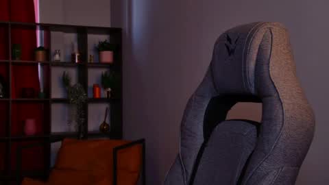 Elin online show from 8, 4, 2026