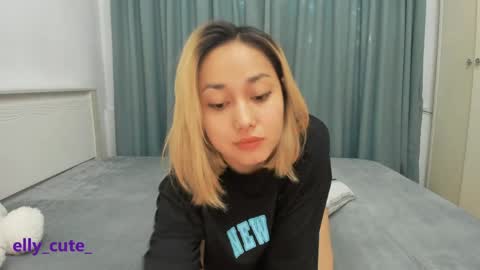Snapshot of elly_cute_ chatting on 15, 5, 2026 Elly Cute online show from 15, 5, 2026