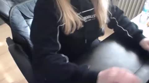 Elly online show from 3, 10, 2025